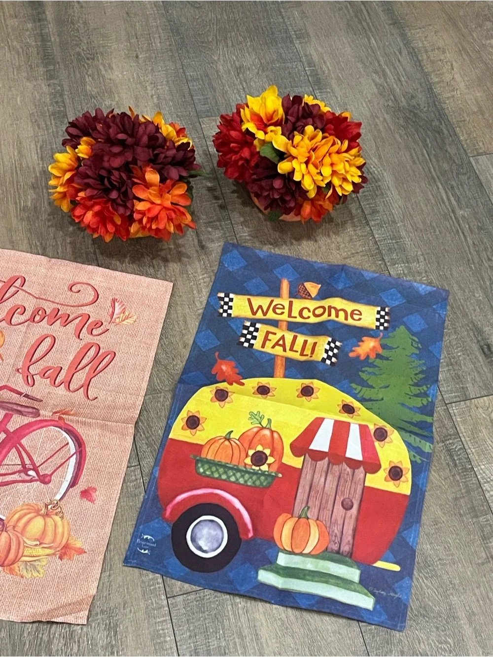 Welcome Fall Decorative Garden Flags - w/pumpkin shaped floral Pots GUC